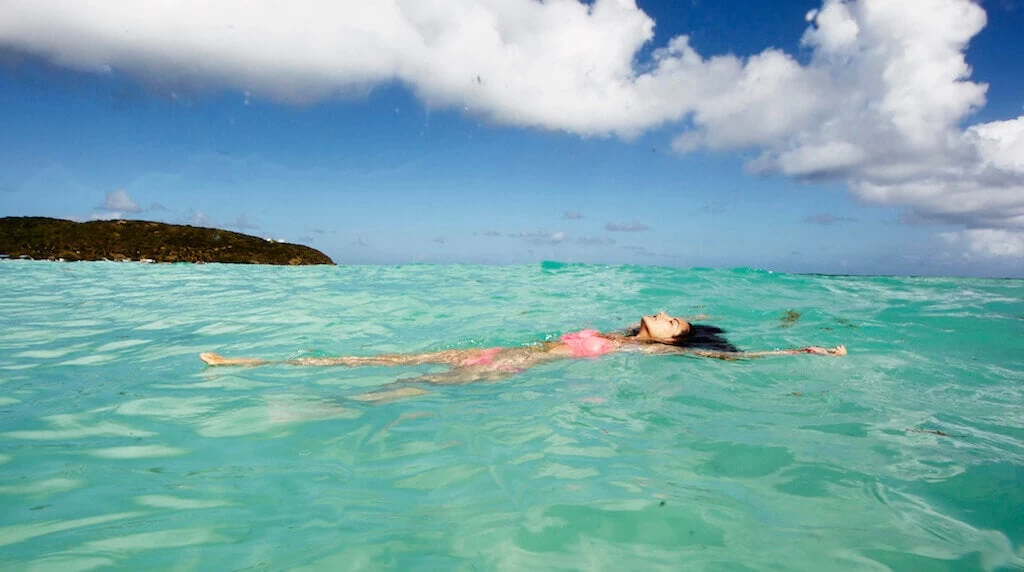 Ασκήσεις στη θάλασσα: Tα οφέλη της γυμναστικής στο νερό για τον οργανισμό μας!